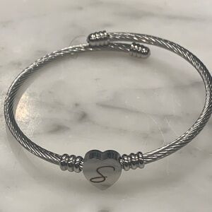 New engraved letter S stainless steel Heart cable Bracelet